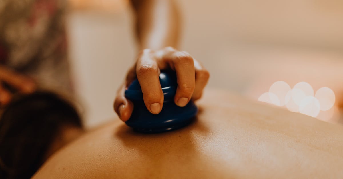 découvrez les bienfaits de l'acupressure, une technique ancestrale qui utilise des pressions spécifiques sur les points d'acupuncture pour soulager le stress, réduire les douleurs et favoriser le bien-être. apprenez comment cette approche naturelle peut améliorer votre santé physique et mentale.