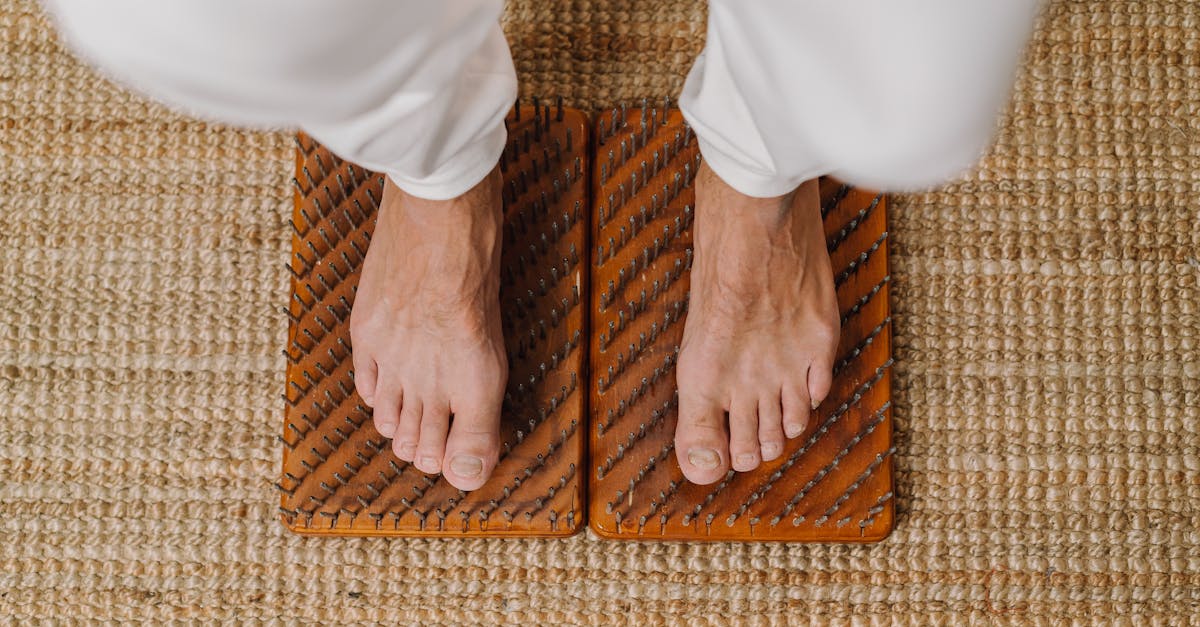 découvrez l'acupression, une technique de médecine traditionnelle chinoise qui utilise la pression sur des points précis du corps pour soulager le stress, réduire la douleur et favoriser le bien-être. apprenez à maîtriser cette méthode naturelle pour améliorer votre santé au quotidien.