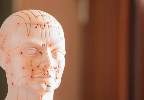 découvrez l'acupression, une pratique millénaire qui libère les tensions et favorise le bien-être en stimulant les points d'acupuncture à travers des pressions douces. explorez ses bienfaits pour votre santé physique et mentale, et apprenez comment intégrer cette technique relaxante dans votre quotidien.