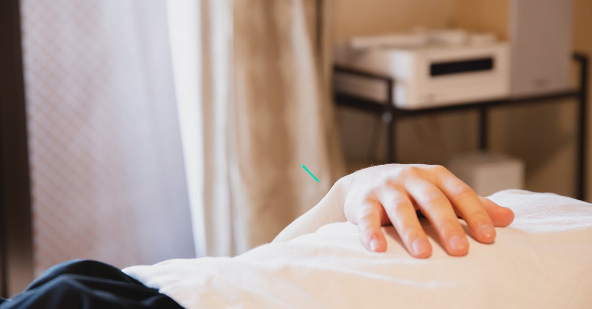 découvrez l'acupressure, une technique holistique inspirée de la médecine traditionnelle chinoise, qui utilise la pression des doigts sur des points spécifiques du corps pour soulager le stress, améliorer la circulation et favoriser un bien-être optimal. apprenez comment cette méthode peut transformer votre santé physique et mentale.