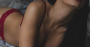 découvrez notre sélection raffinée de lingerie élégante et confortable, conçue pour sublimer votre silhouette tout en vous offrant un confort inégalé. explorez des collections variées allant des ensembles délicats aux créations audacieuses, parfaites pour chaque occasion.