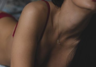 découvrez notre sélection raffinée de lingerie élégante et confortable, conçue pour sublimer votre silhouette tout en vous offrant un confort inégalé. explorez des collections variées allant des ensembles délicats aux créations audacieuses, parfaites pour chaque occasion.
