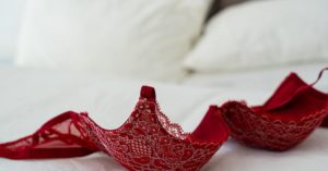 découvrez notre collection de lingerie raffinée, alliant confort et élégance. des modèles variés pour toutes les morphologies, idéal pour sublimer votre silhouette au quotidien ou pour des occasions spéciales. explorez des dentelles délicates, des matières douces et des coupes flatteuses qui vous feront vous sentir belle et confiante.