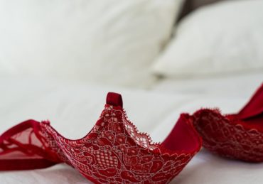 découvrez notre collection de lingerie raffinée, alliant confort et élégance. des modèles variés pour toutes les morphologies, idéal pour sublimer votre silhouette au quotidien ou pour des occasions spéciales. explorez des dentelles délicates, des matières douces et des coupes flatteuses qui vous feront vous sentir belle et confiante.