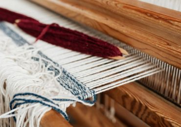 découvrez l'art du tissage, une technique ancestrale qui allie créativité et savoir-faire. explorez différents styles, matériaux et inspirations pour créer des œuvres uniques et personnalisées.
