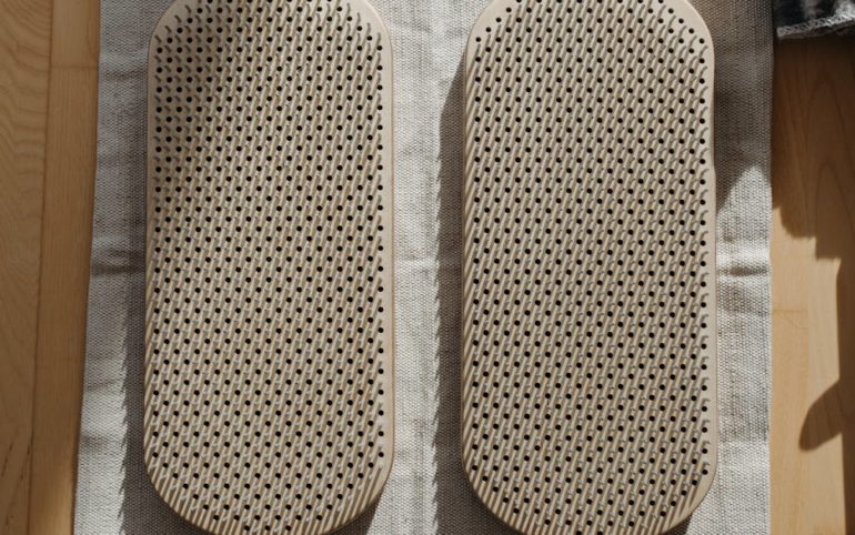 découvrez les bienfaits du tapis d'acupression : soulagement du stress, réduction des douleurs musculaires et amélioration de la circulation sanguine. offrez-vous une expérience relaxante et revitalisante à domicile grâce à cet accessoire bien-être.